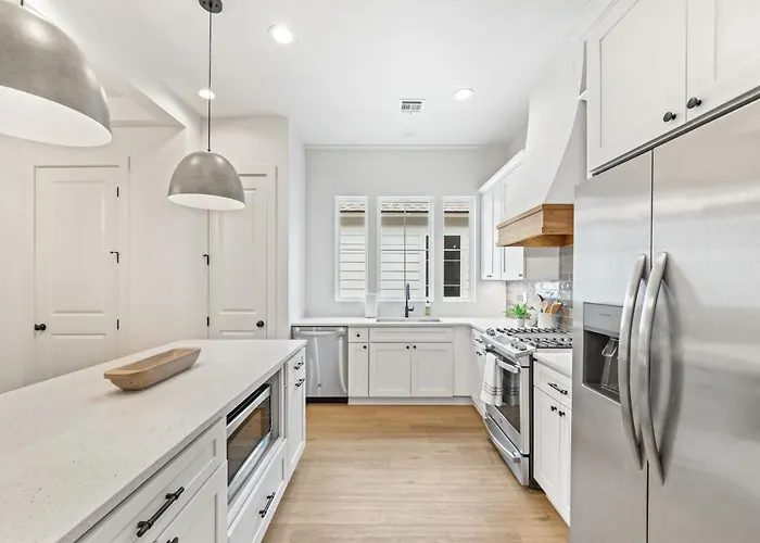 New 3br With King Bed Holiday home Lafayette