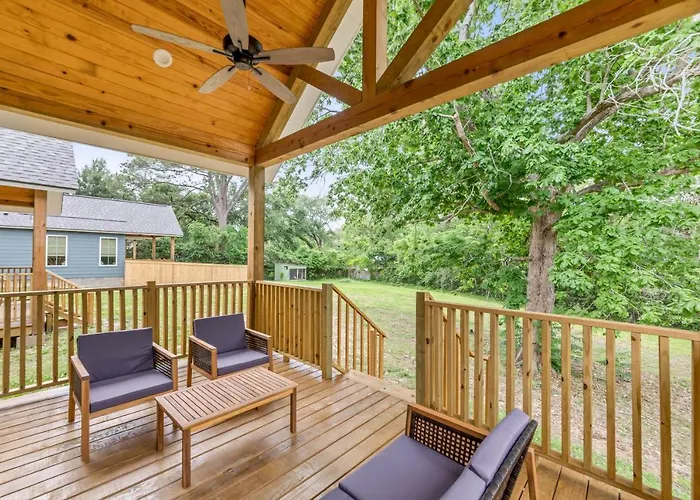New 3br With King Bed Holiday home Lafayette